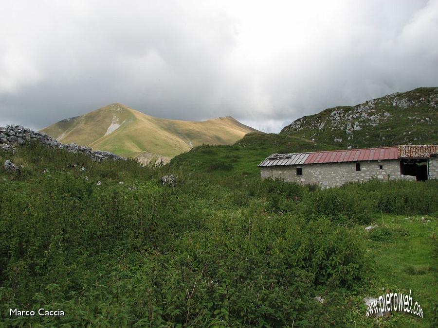 29_baita e contrasti di luce.JPG